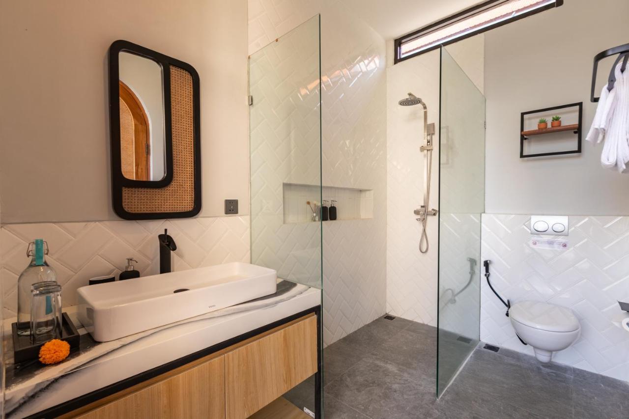 Villa 2bd By With Rooftop - Construction Nearby *