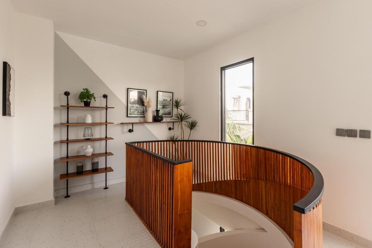 Villa 2bd By With Rooftop - Construction Nearby *