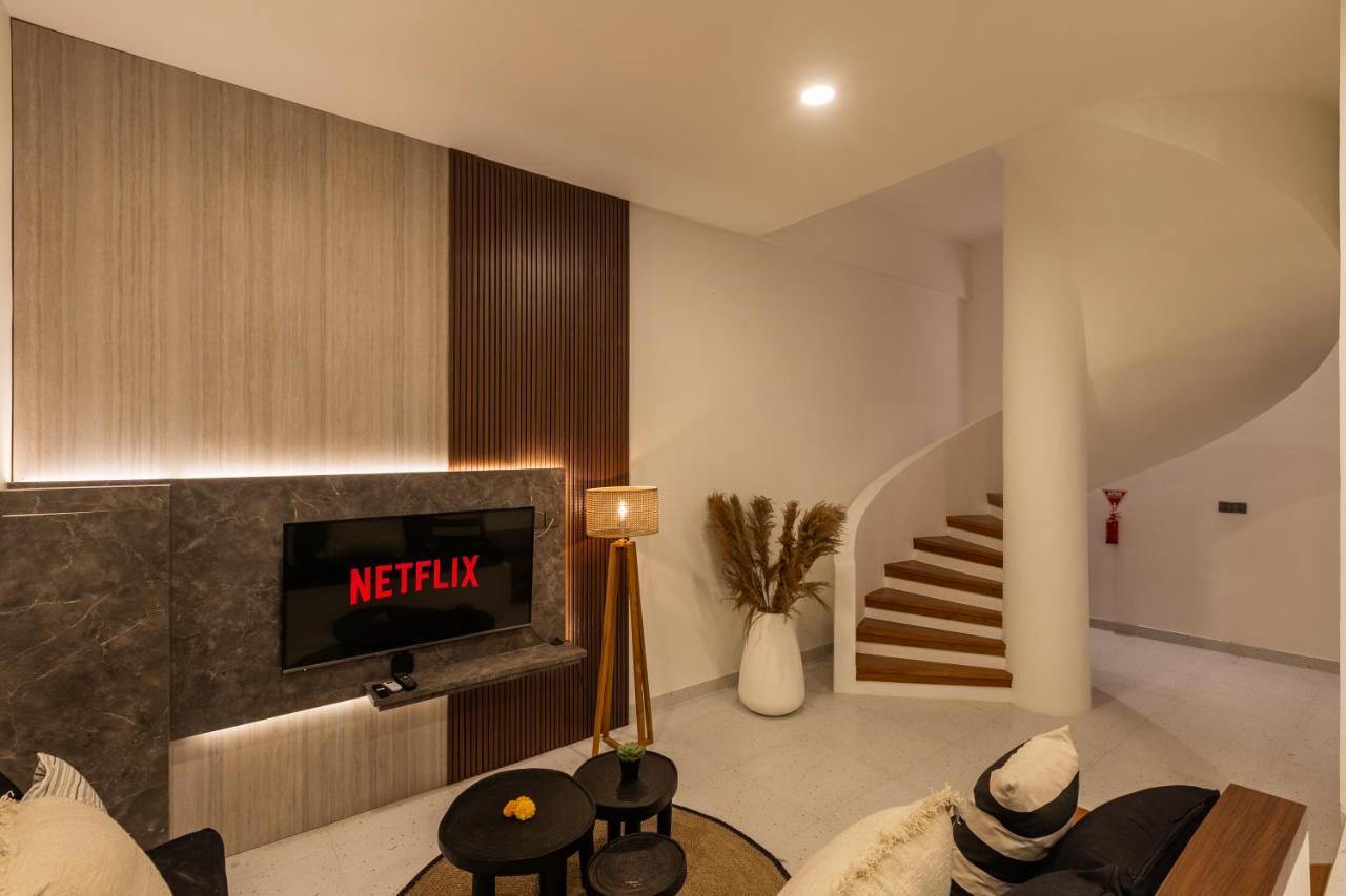 Villa 2bd By With Rooftop - Construction Nearby *