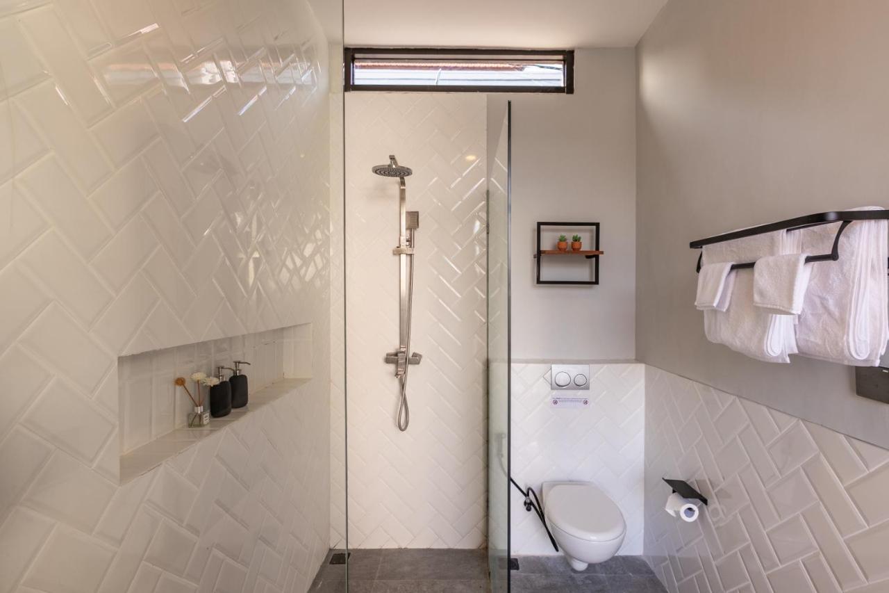Villa 2bd By With Rooftop - Construction Nearby *